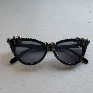 Skull Cat eye sunglasses with rhinestones